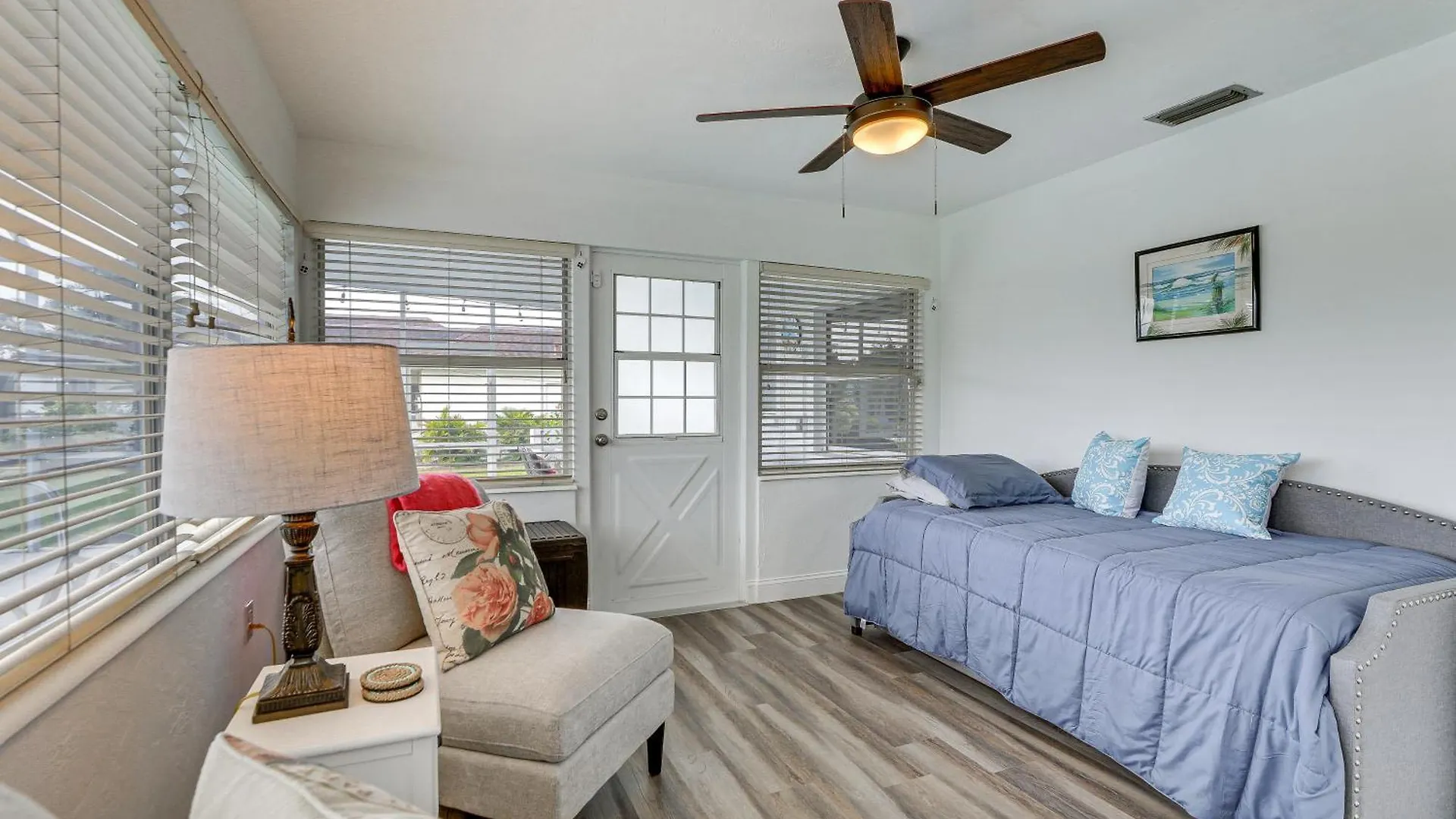 Holiday home Centrally Located With Heated Pool! Sarasota