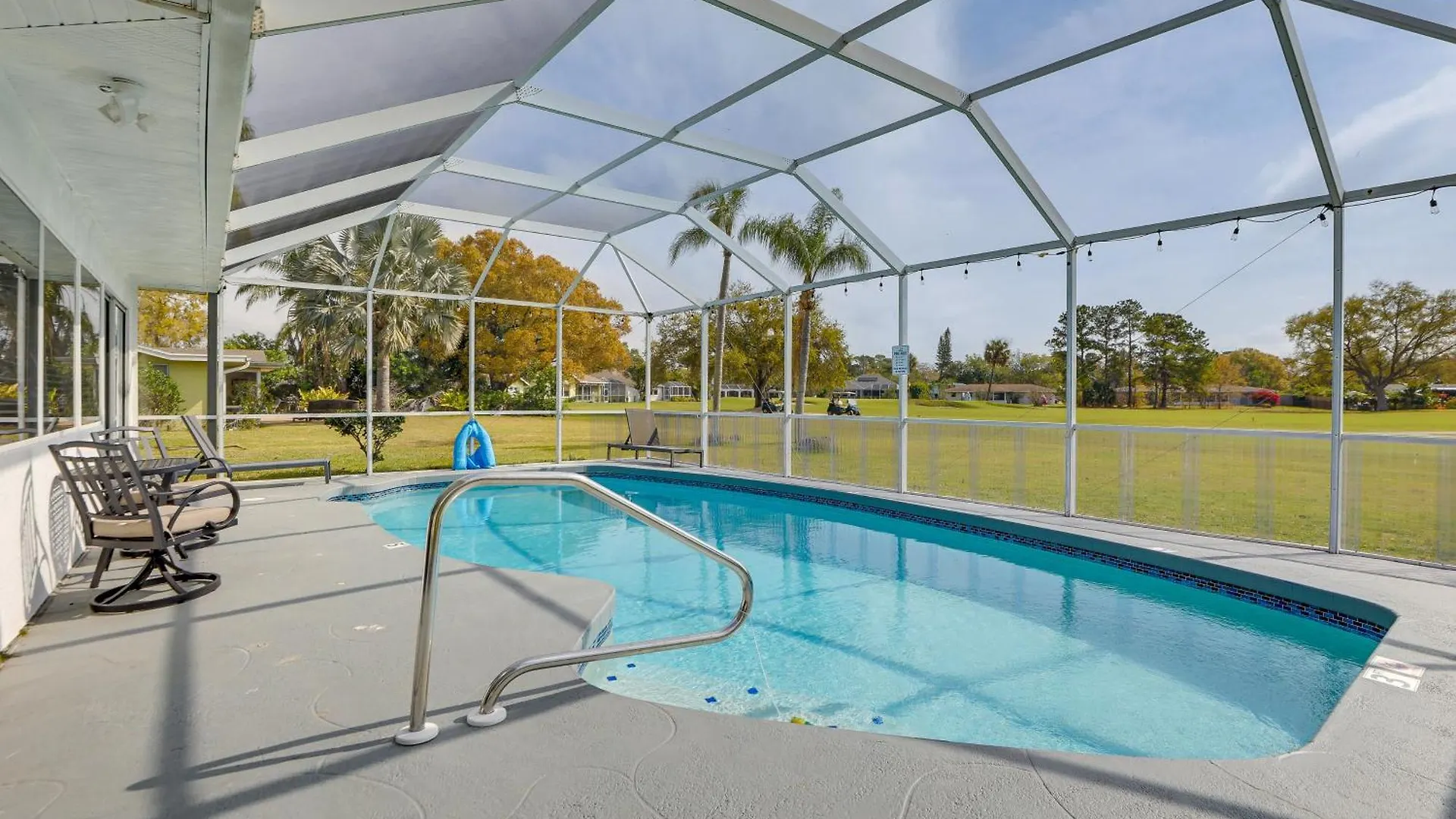 Centrally Located With Heated Pool! Holiday home