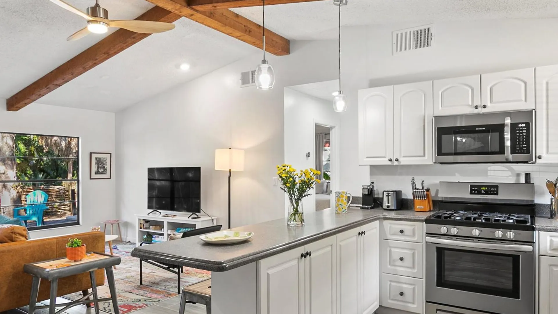 Modern Vacation Near Siesta Key & Downtown Holiday home