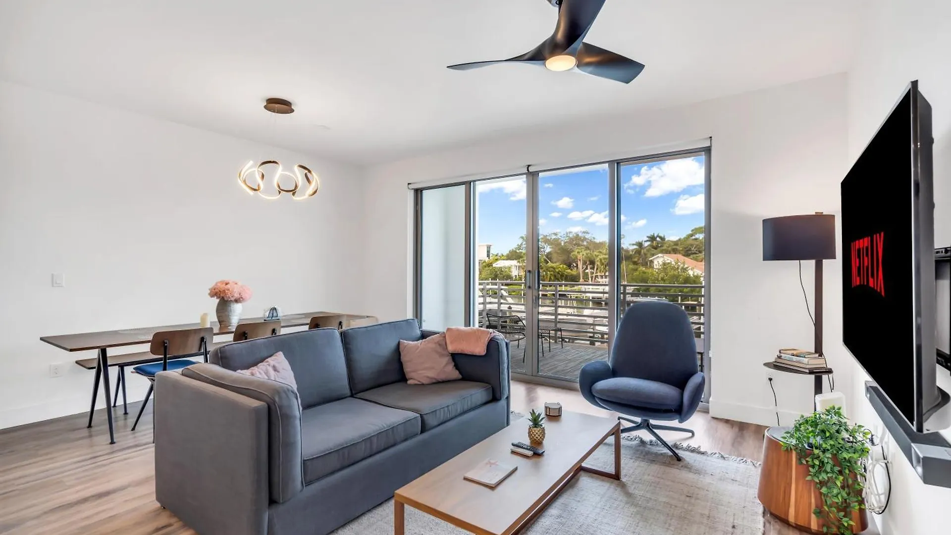 Waterside Retreat: Modern 2br, Mins To & * Sarasota