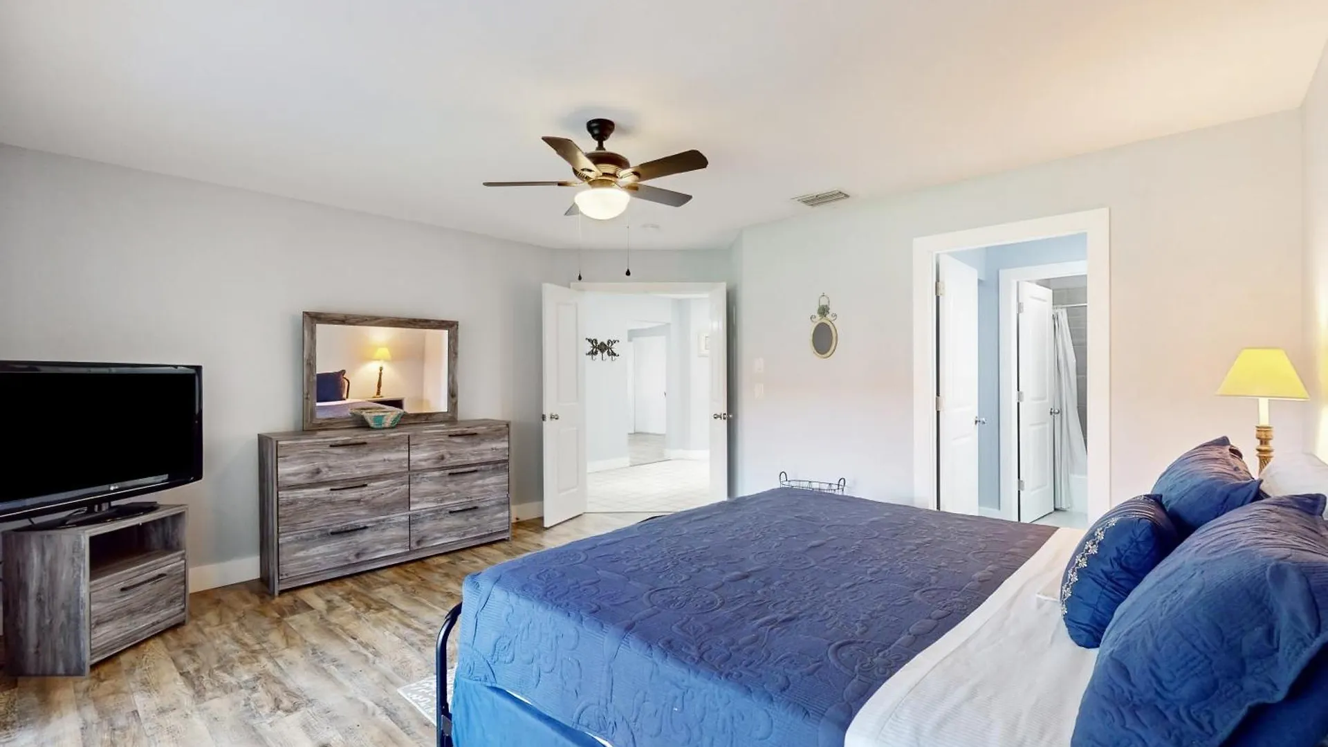 Peaceful Pinecone Apartment
