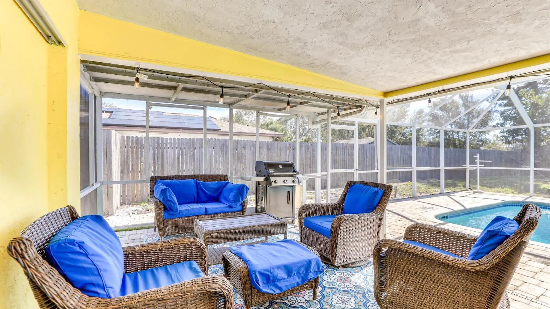 Holiday home With Heated Pool 3 Mi To Airport!