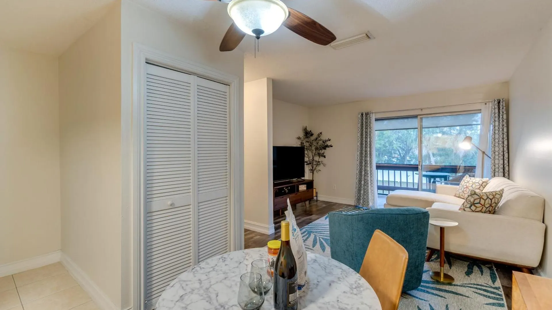 Quaint 4 Mi To Siesta Key Beach! *