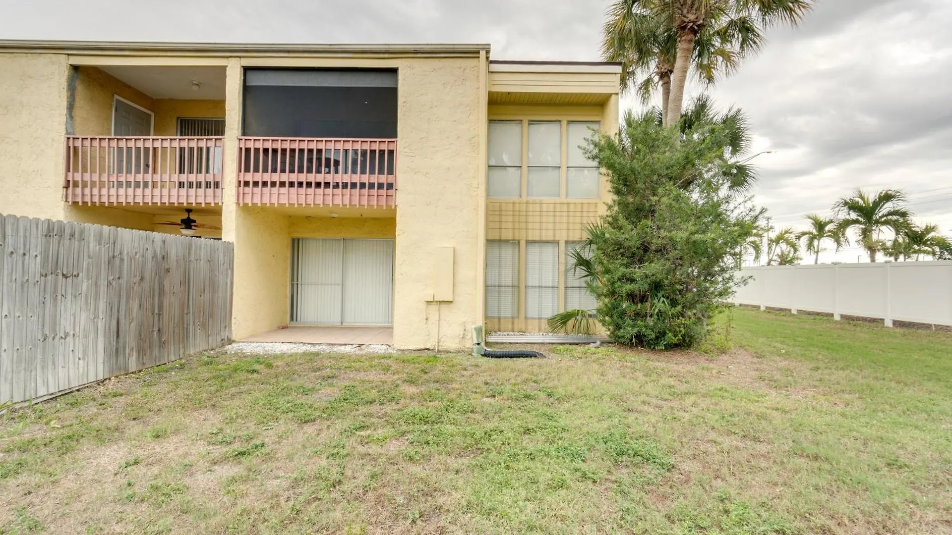 Quaint 4 Mi To Siesta Key Beach! *