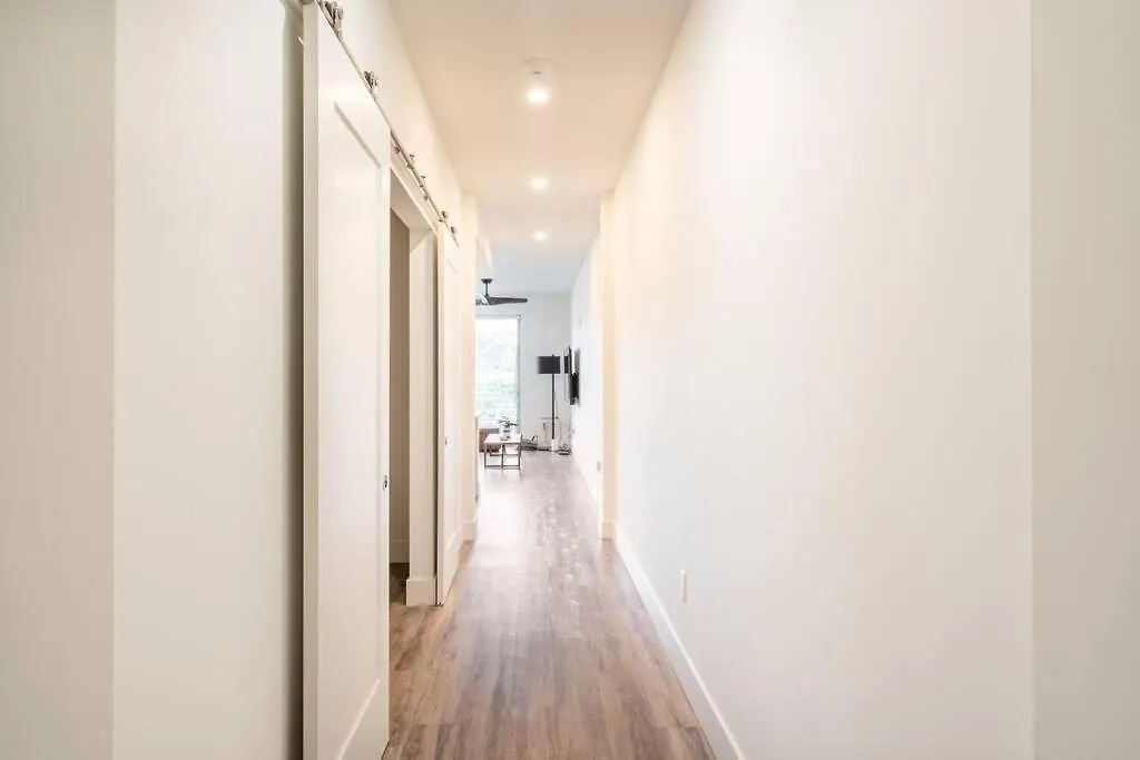 Waterside Retreat: Modern 2br, Mins To & * Sarasota