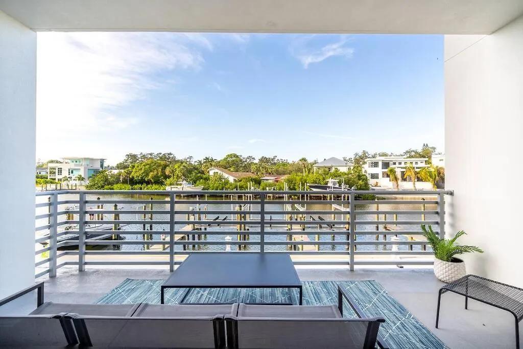 Waterside Retreat: Modern 2br, Mins To & *