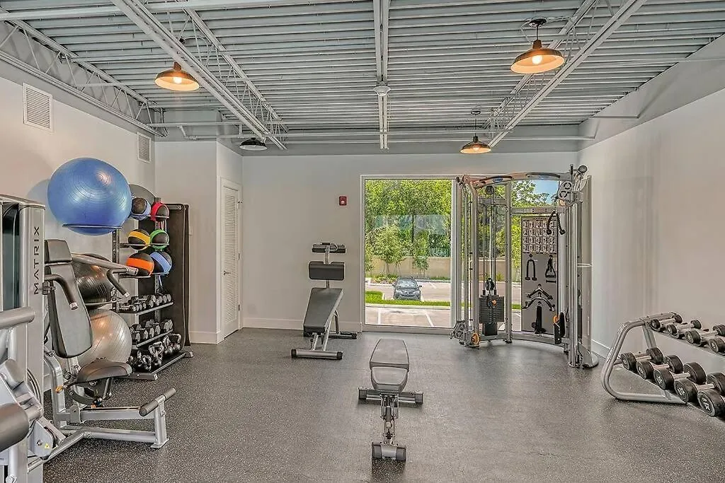 Waterside Retreat: Modern 2br, Mins To & Apartment Sarasota