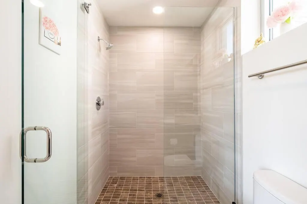 Apartment Waterside Retreat: Modern 2br, Mins To & *