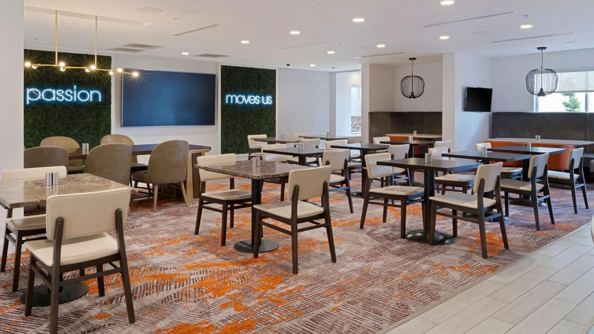 Courtyard By Marriott At Town Center Sarasota