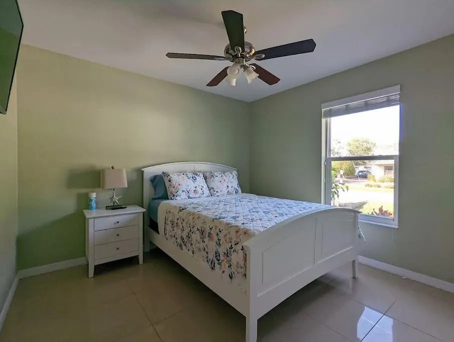 Holiday home 3bed & 2bath Couple Minutes From Siesta Key & Downtown Sarasota