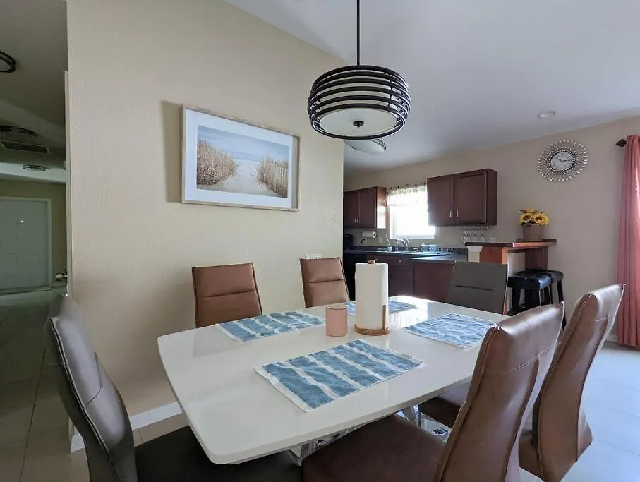 3bed & 2bath Couple Minutes From Siesta Key & Downtown Sarasota