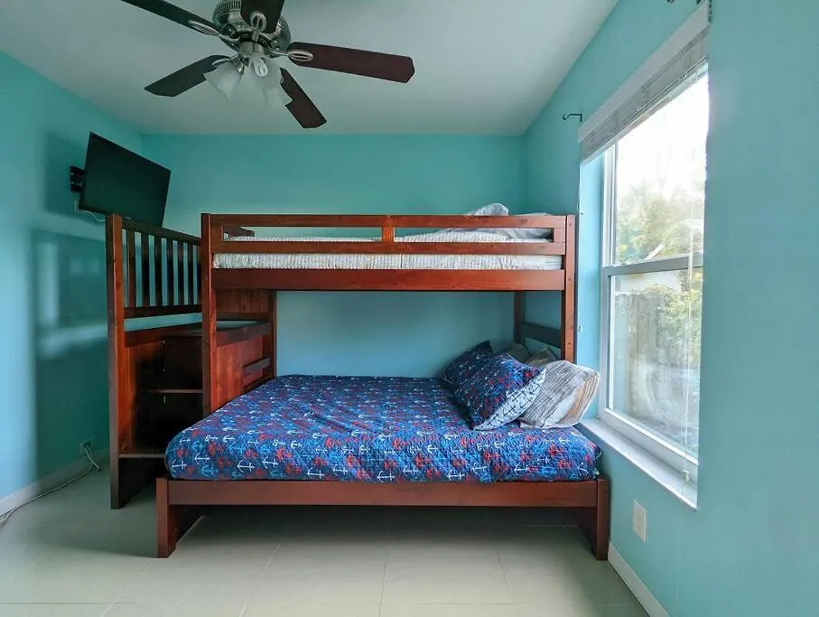 3bed & 2bath Couple Minutes From Siesta Key & Downtown Sarasota