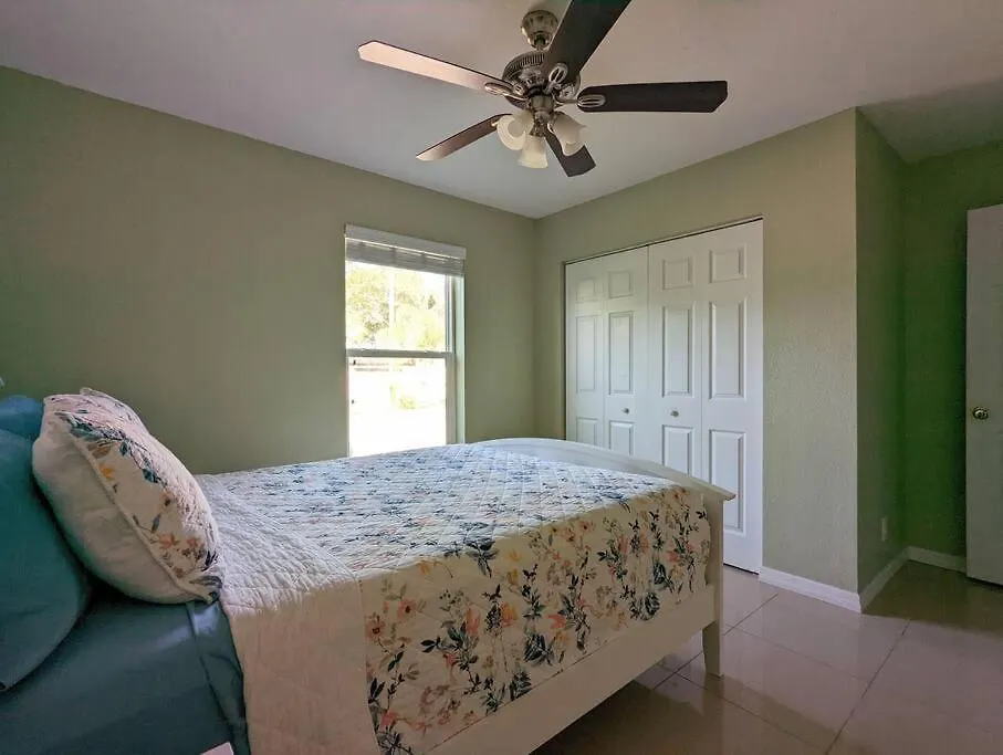 Holiday home 3bed & 2bath Couple Minutes From Siesta Key & Downtown *