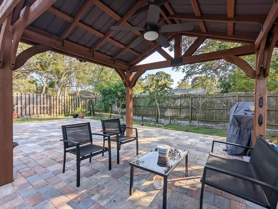 3bed & 2bath Couple Minutes From Siesta Key & Downtown Sarasota