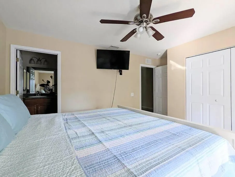 Holiday home 3bed & 2bath Couple Minutes From Siesta Key & Downtown *
