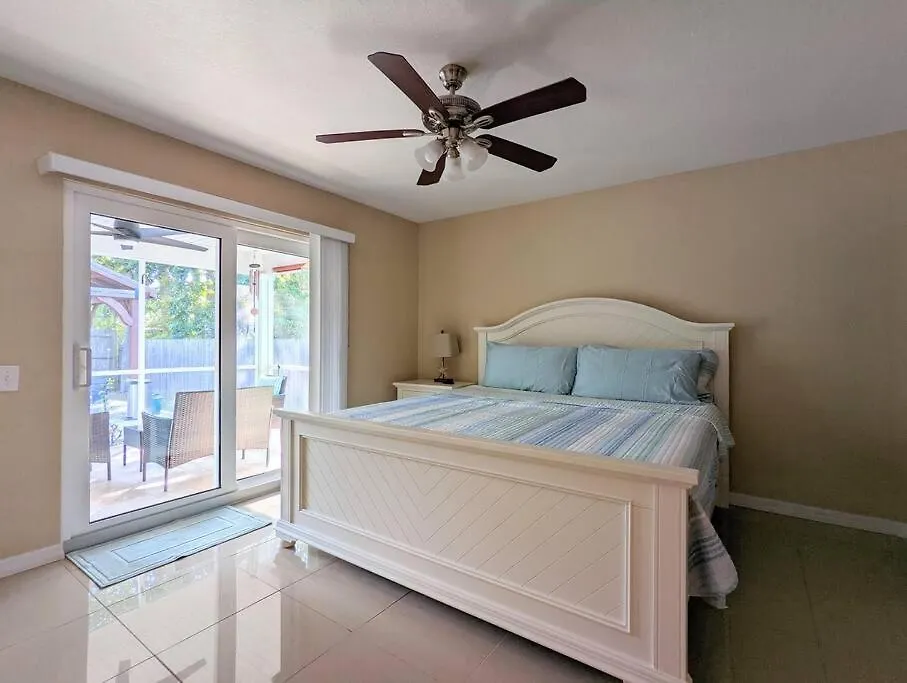 3bed & 2bath Couple Minutes From Siesta Key & Downtown *