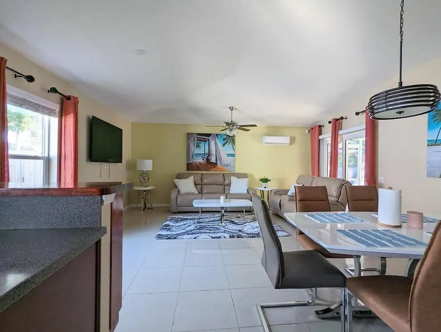 3bed & 2bath Couple Minutes From Siesta Key & Downtown * Sarasota