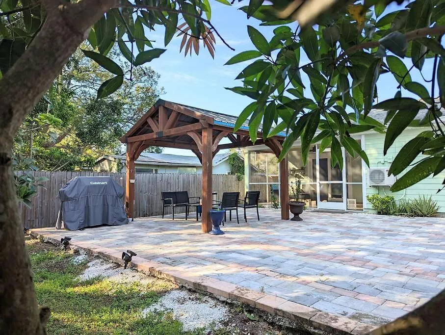 Holiday home 3bed & 2bath Couple Minutes From Siesta Key & Downtown