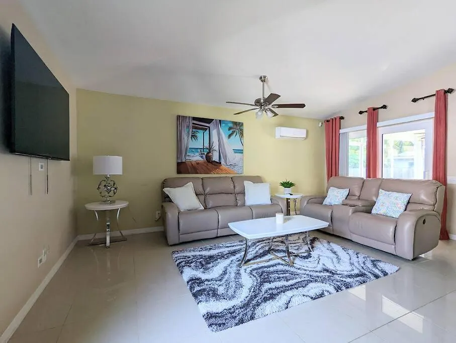 3bed & 2bath Couple Minutes From Siesta Key & Downtown *