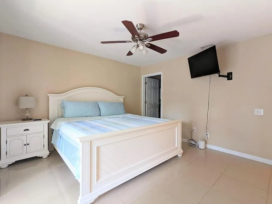 3bed & 2bath Couple Minutes From Siesta Key & Downtown * Sarasota