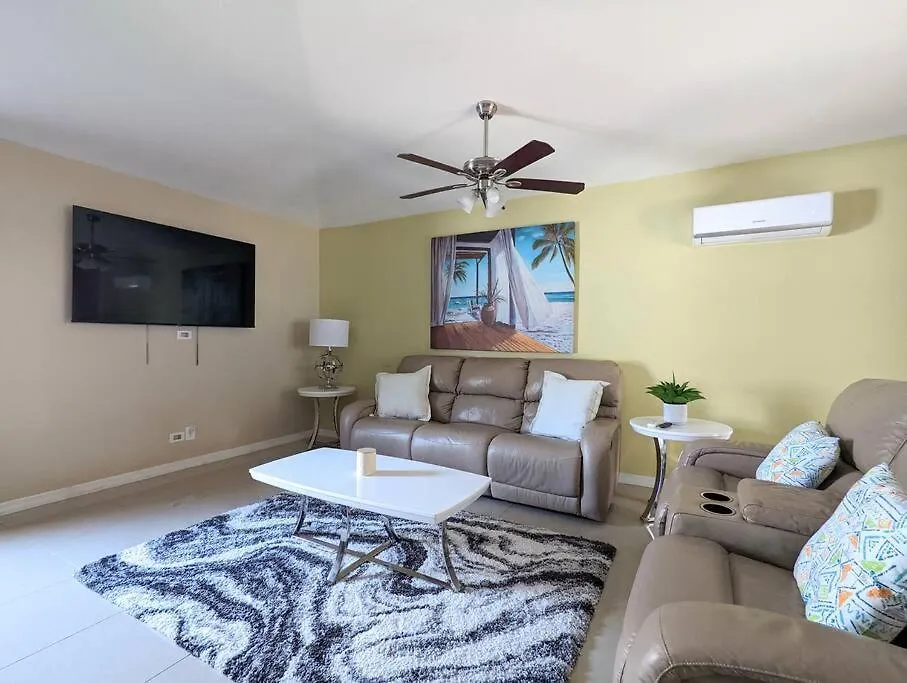 3bed & 2bath Couple Minutes From Siesta Key & Downtown Holiday home