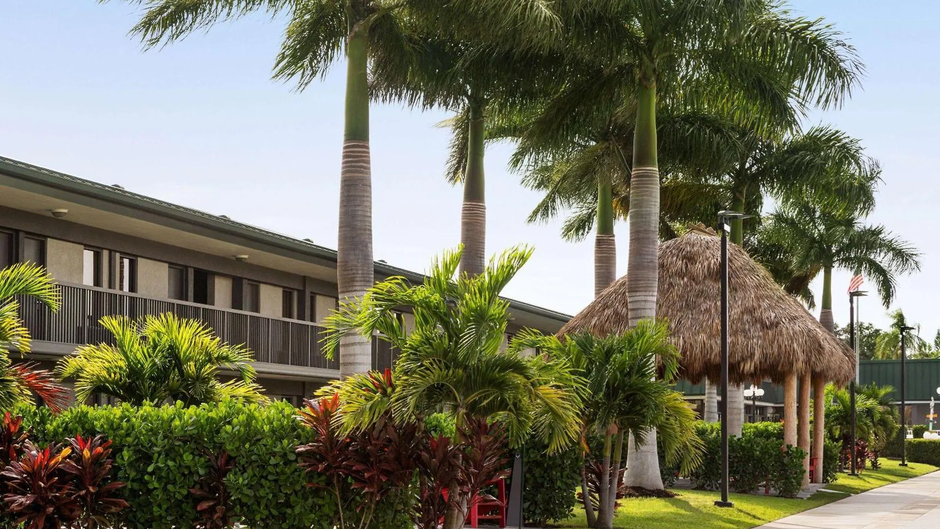 Hotel Ramada By Wyndham Waterfront 2*