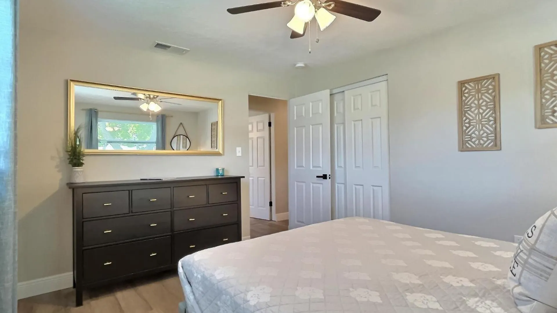 Holiday home New Warm Modern Bliss Just 10 Minutes From Siesta Key Beaches And Downtown