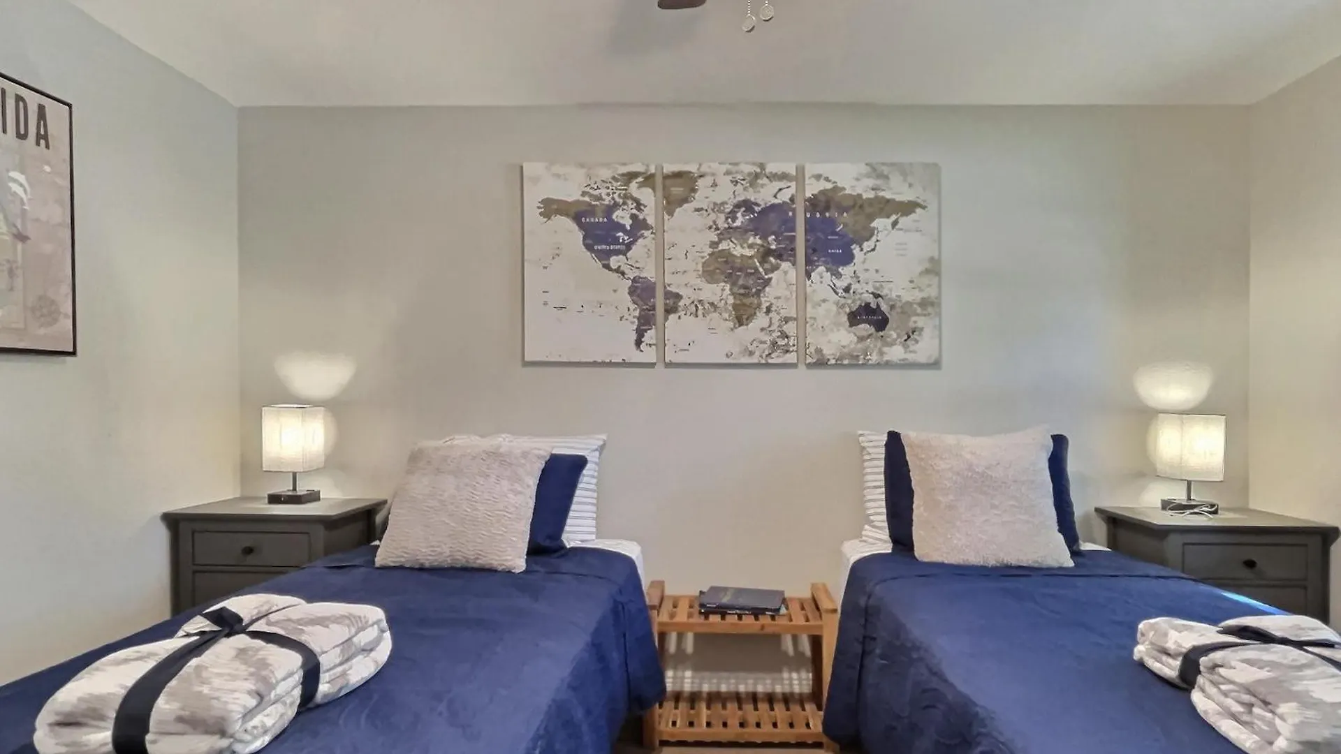 New Warm Modern Bliss Just 10 Minutes From Siesta Key Beaches And Downtown Holiday home