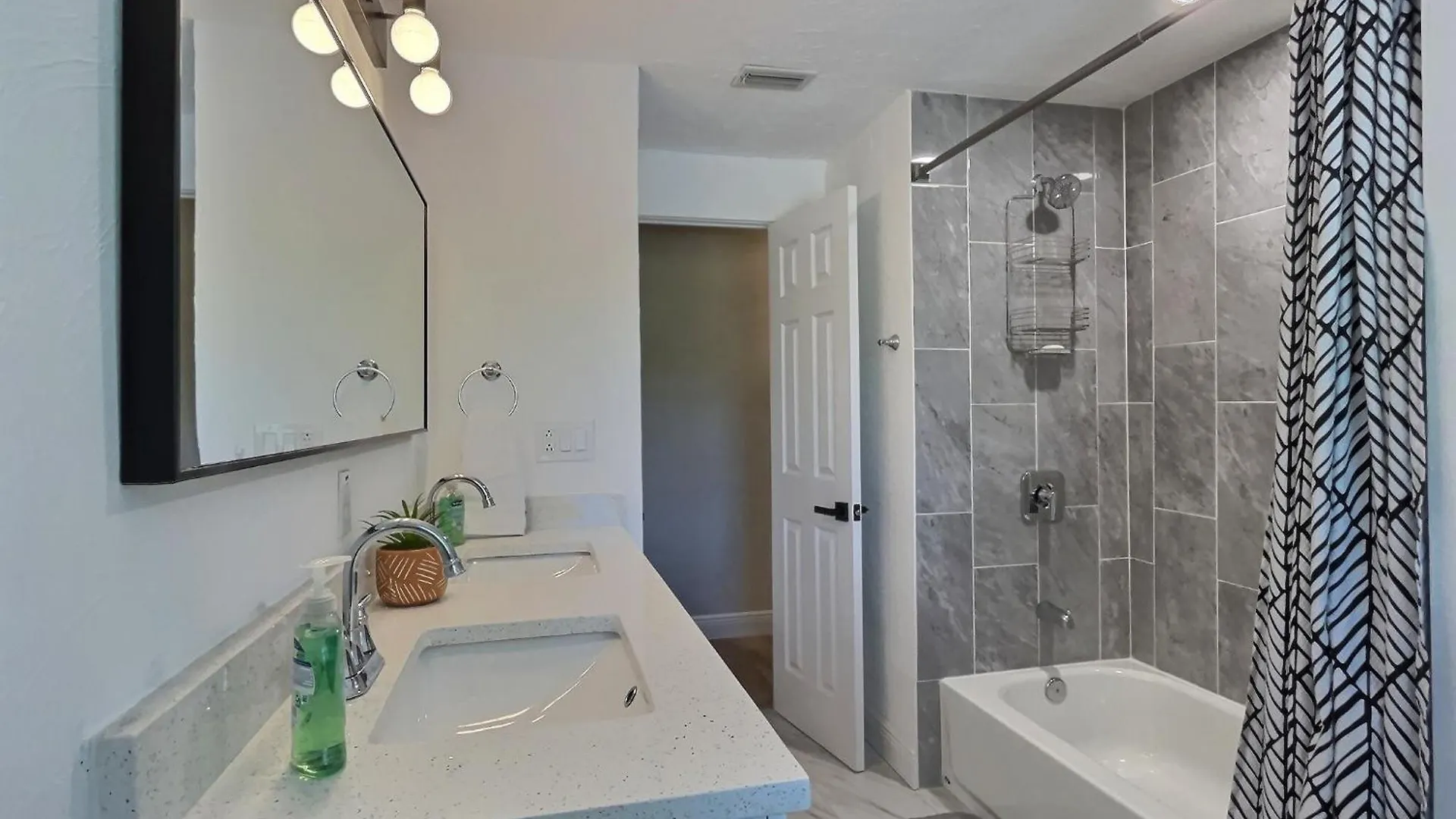 New Warm Modern Bliss Just 10 Minutes From Siesta Key Beaches And Downtown * Sarasota