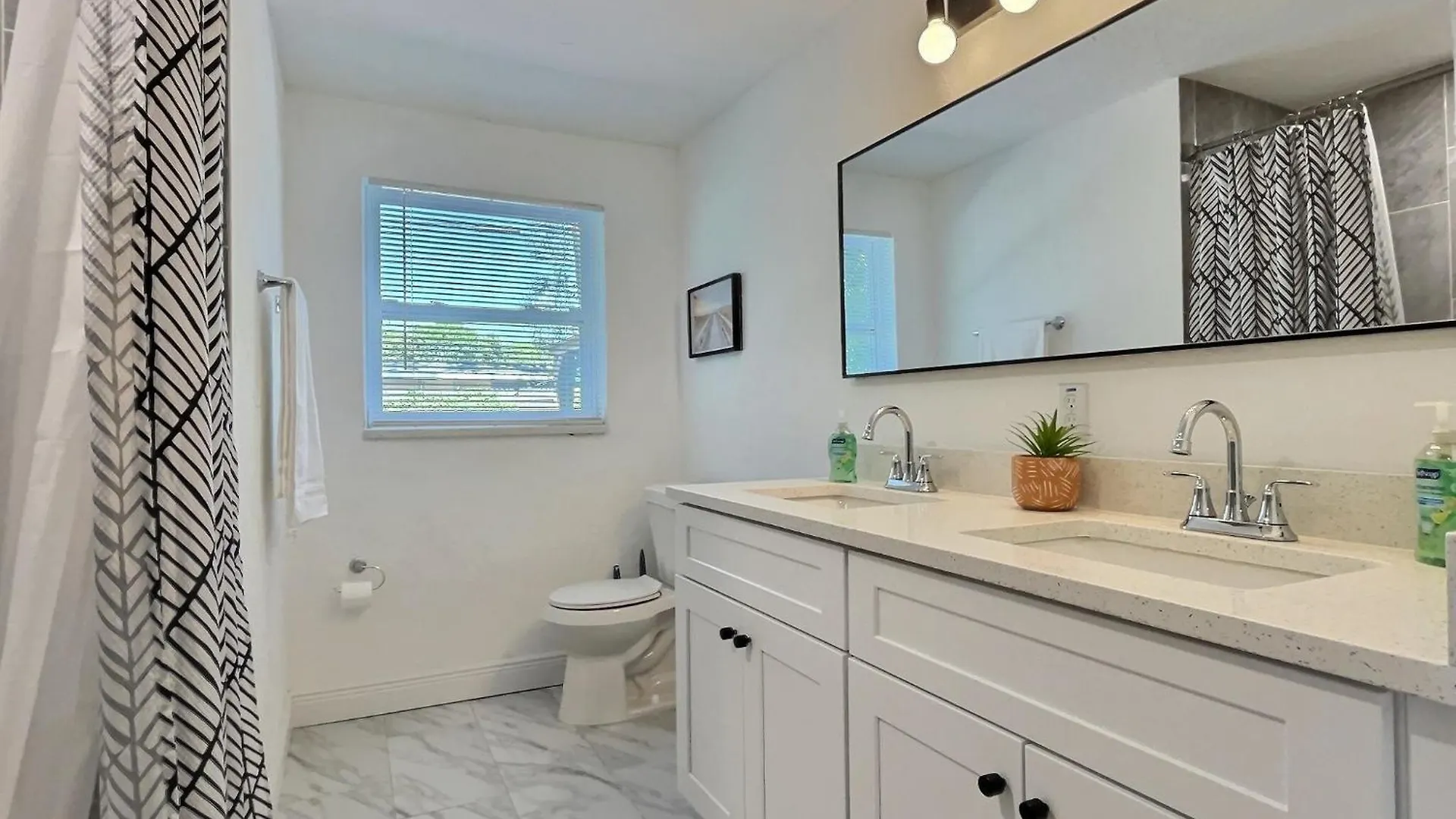 New Warm Modern Bliss Just 10 Minutes From Siesta Key Beaches And Downtown Holiday home Sarasota