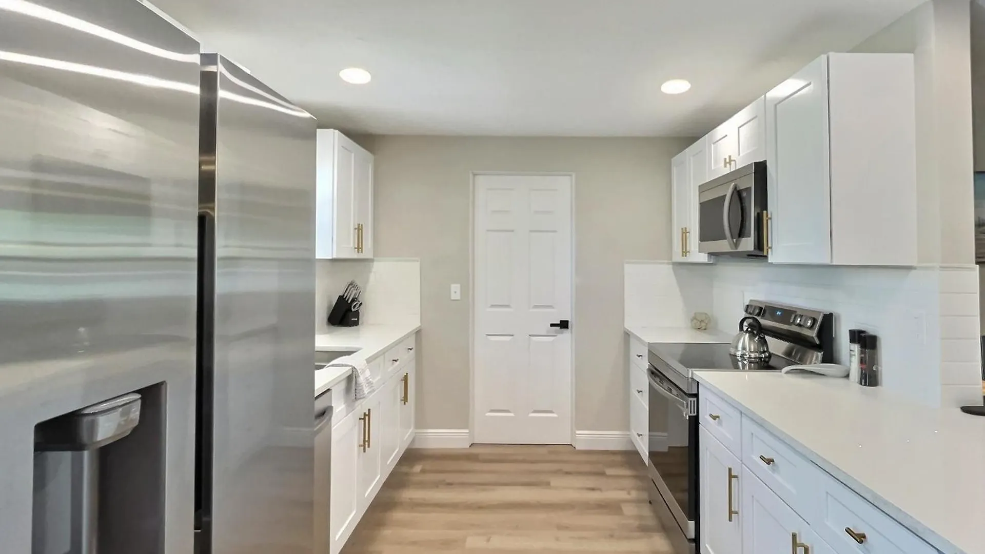 New Warm Modern Bliss Just 10 Minutes From Siesta Key Beaches And Downtown *