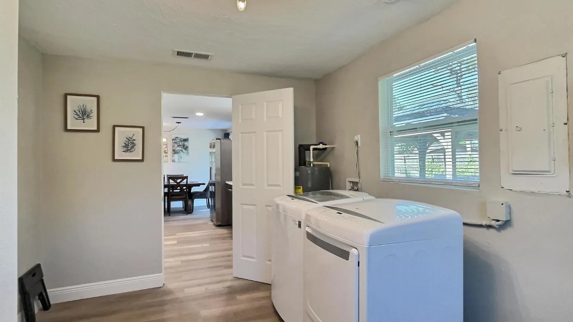 Holiday home New Warm Modern Bliss Just 10 Minutes From Siesta Key Beaches And Downtown