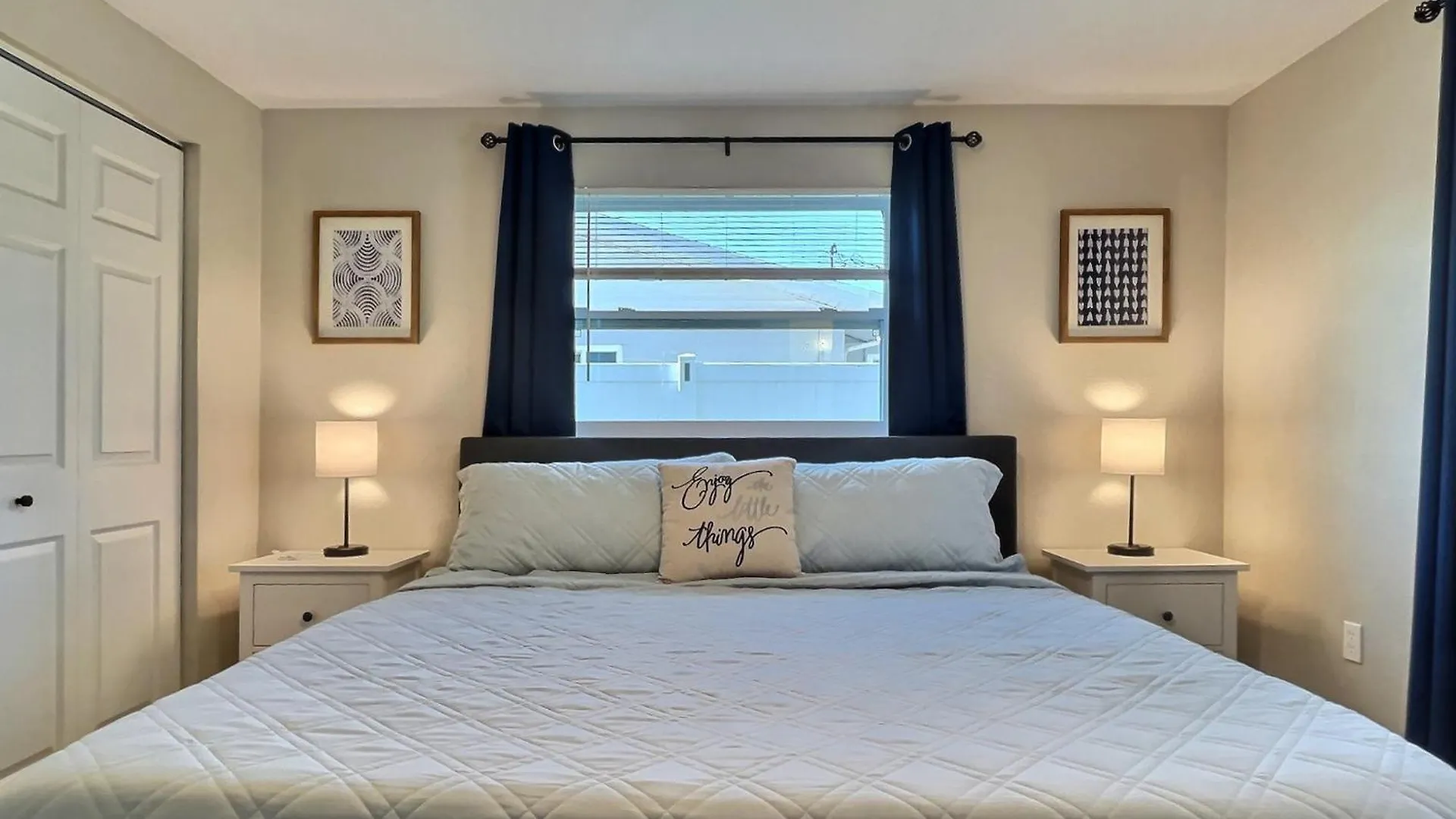 New Warm Modern Bliss Just 10 Minutes From Siesta Key Beaches And Downtown