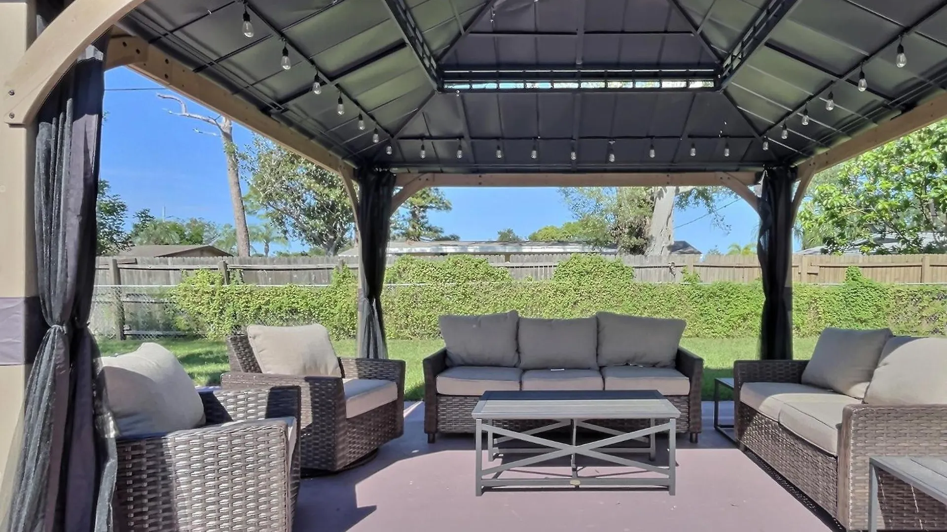 New Warm Modern Bliss Just 10 Minutes From Siesta Key Beaches And Downtown Holiday home Sarasota