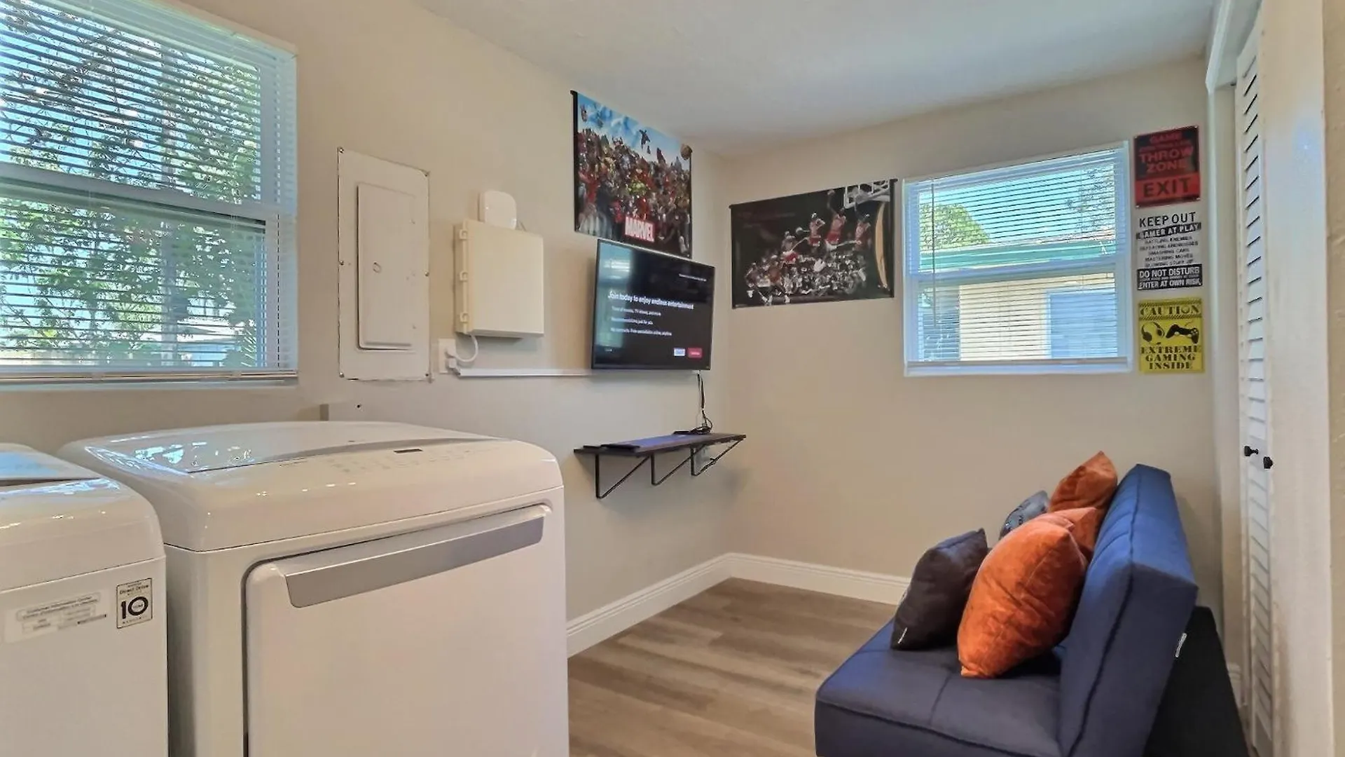 New Warm Modern Bliss Just 10 Minutes From Siesta Key Beaches And Downtown *