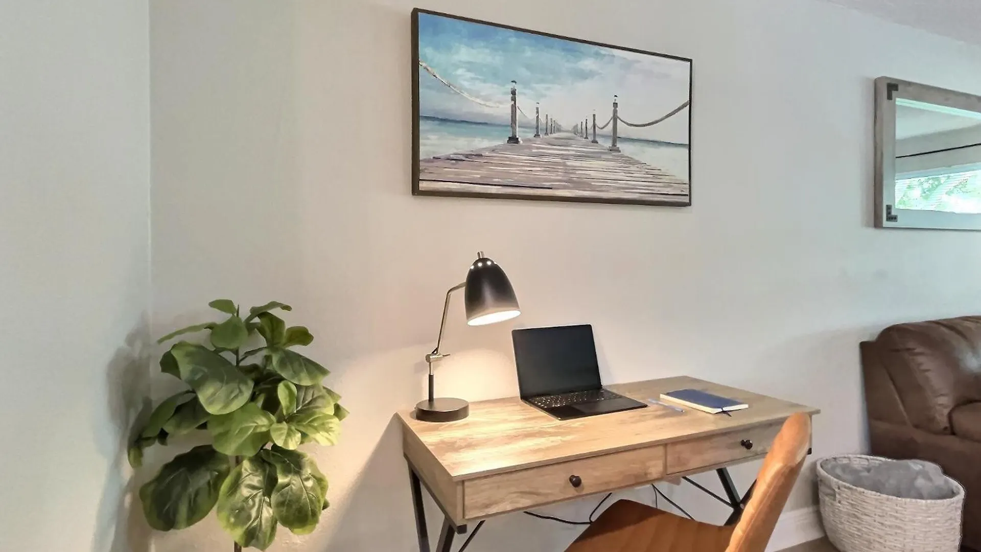 New Warm Modern Bliss Just 10 Minutes From Siesta Key Beaches And Downtown Holiday home
