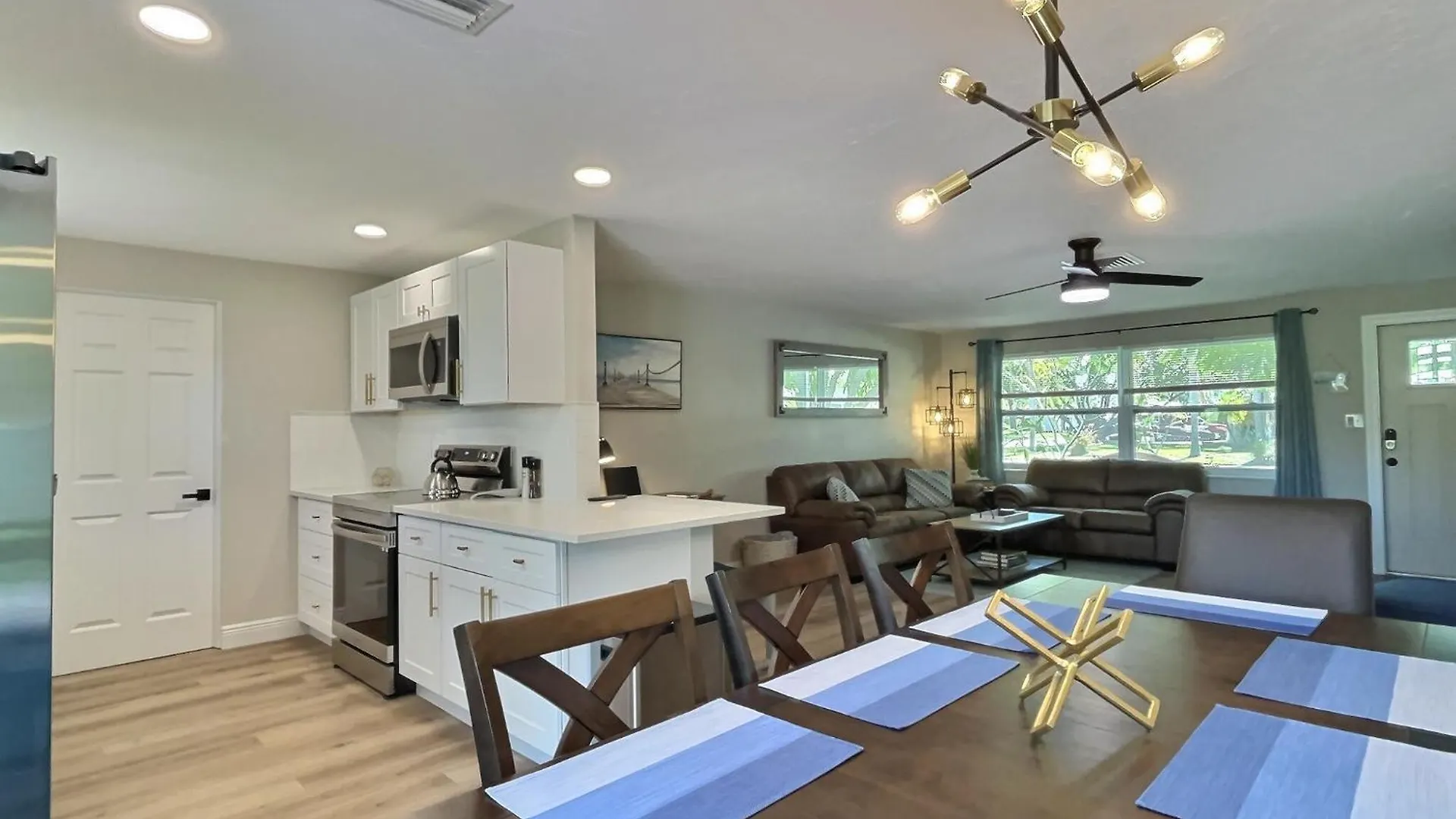 New Warm Modern Bliss Just 10 Minutes From Siesta Key Beaches And Downtown Holiday home *