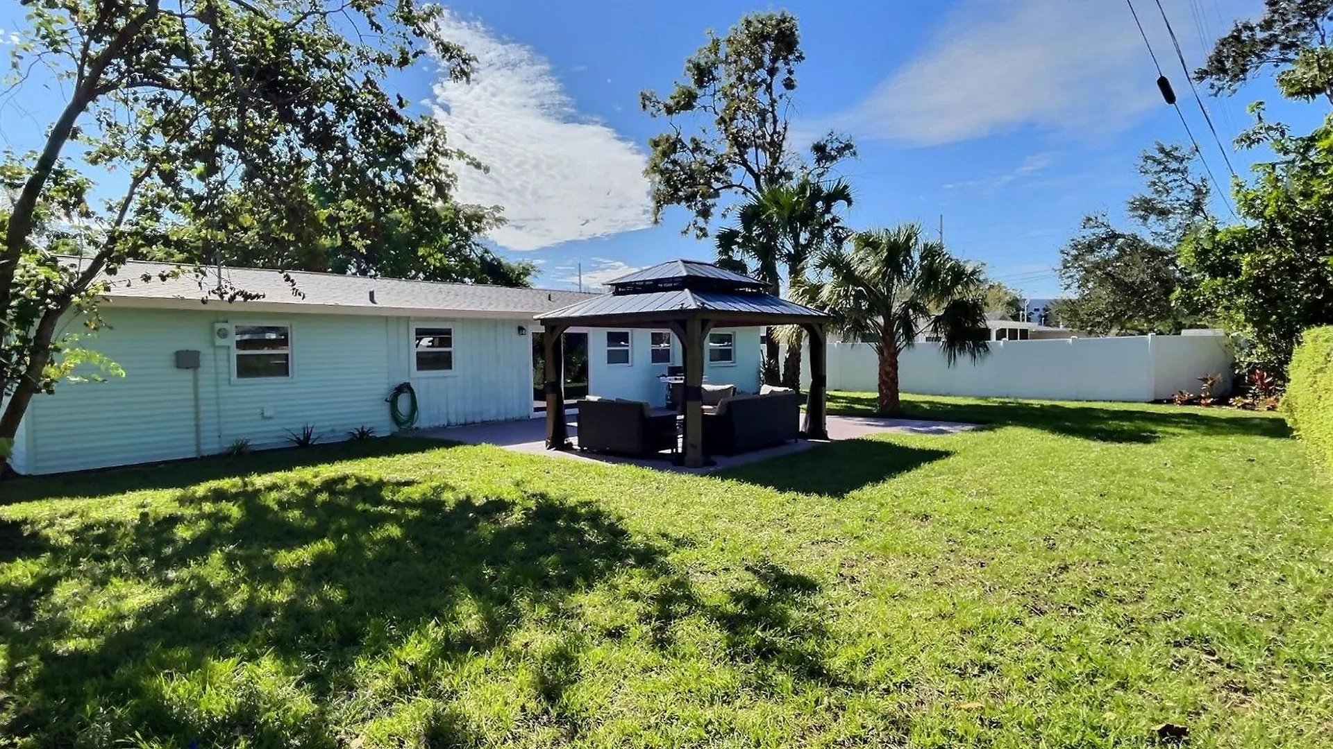 New Warm Modern Bliss Just 10 Minutes From Siesta Key Beaches And Downtown Sarasota