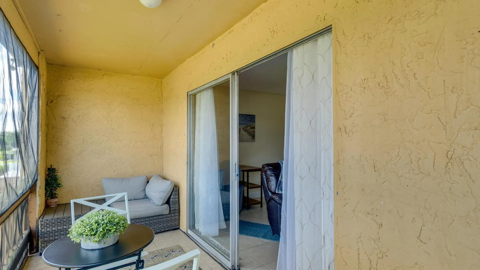 Updated Sienna Park - 4 Miles To Siesta Key! Apartment