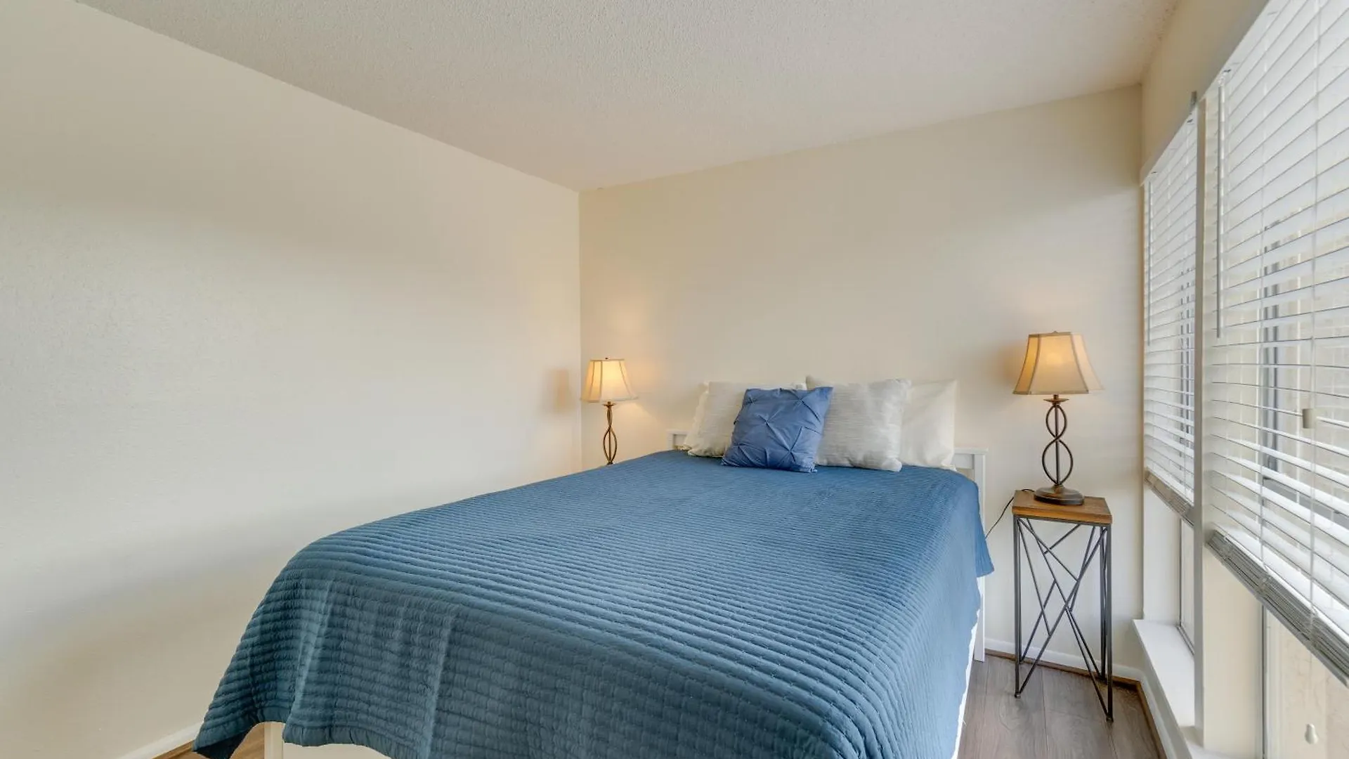 Updated Sienna Park - 4 Miles To Siesta Key! Apartment *
