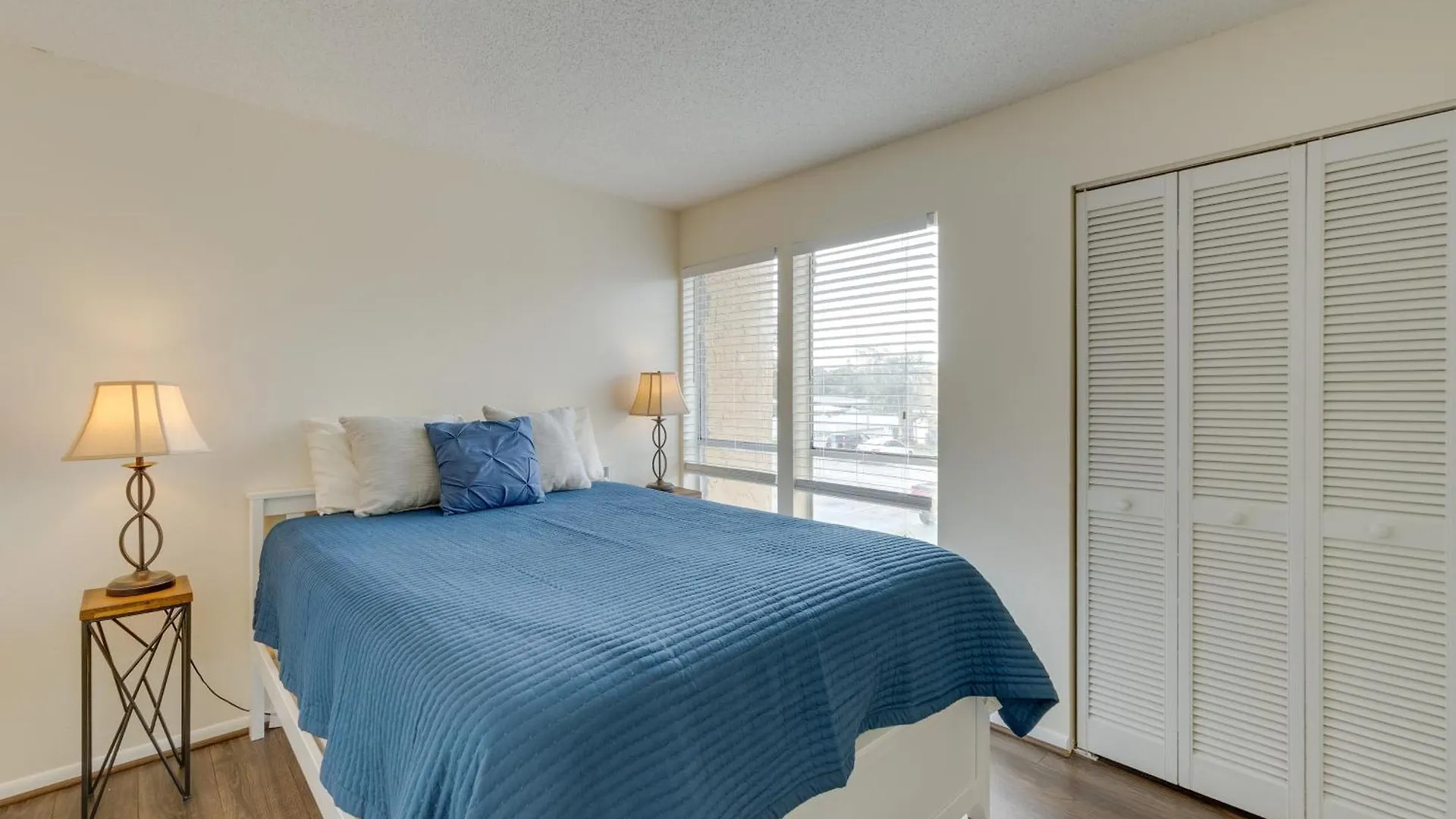 Updated Sienna Park - 4 Miles To Siesta Key! Apartment