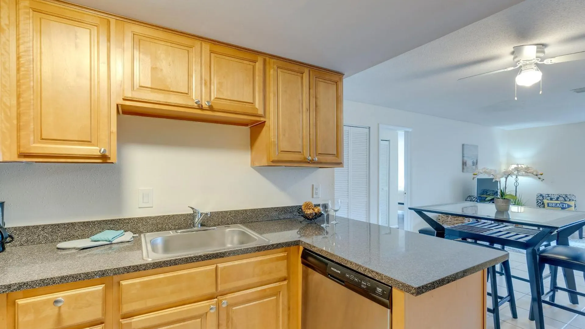 Apartment Updated Sienna Park - 4 Miles To Siesta Key!