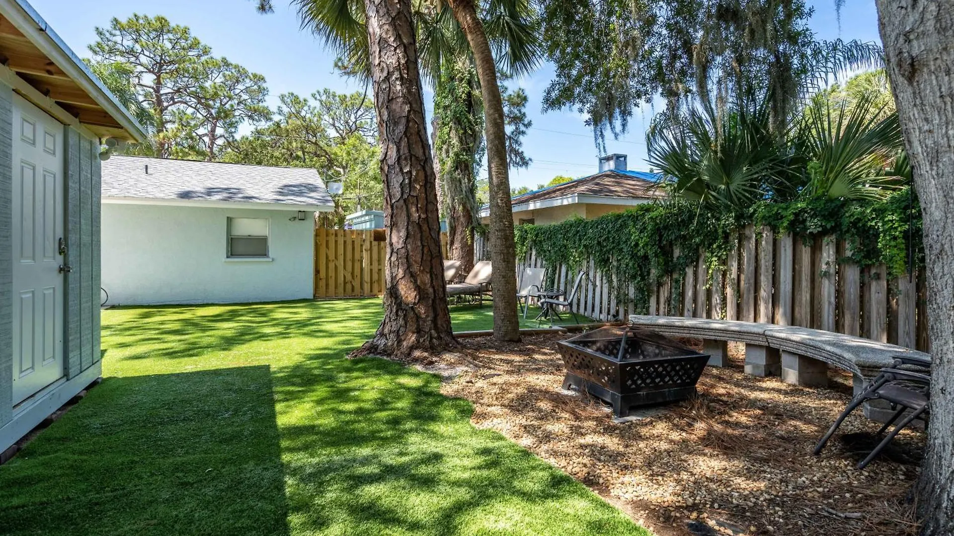 2bed 1bath Minutes To Downtown, Beaches, Restaurants, Theaters And