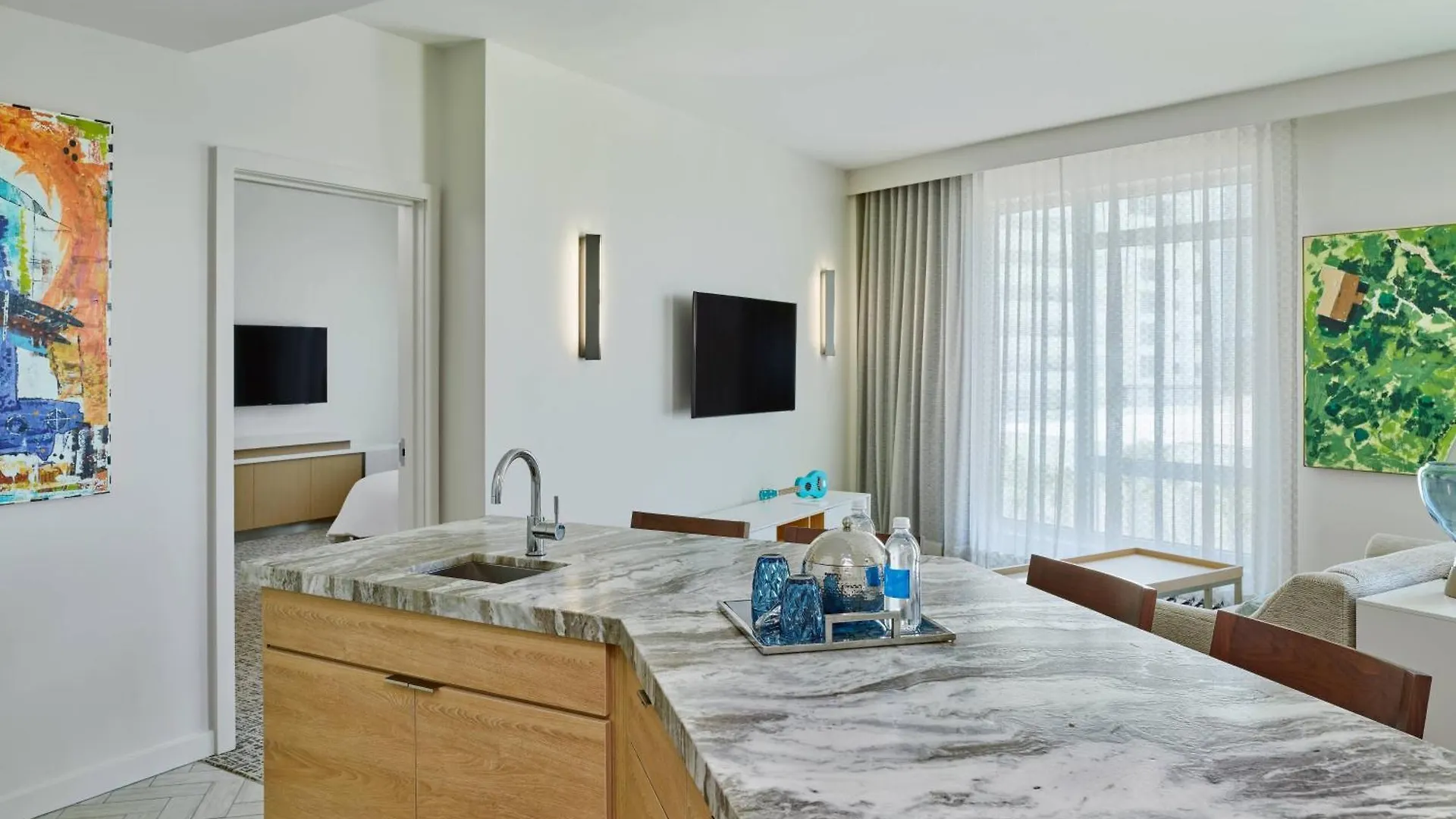 Art Ovation Hotel, Autograph Collection Hotel 4*