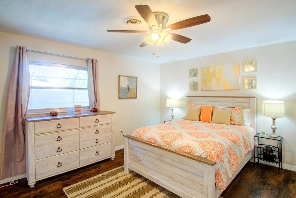 Apartment Close To Siesta Key, Shopping, Restaurants & More! *