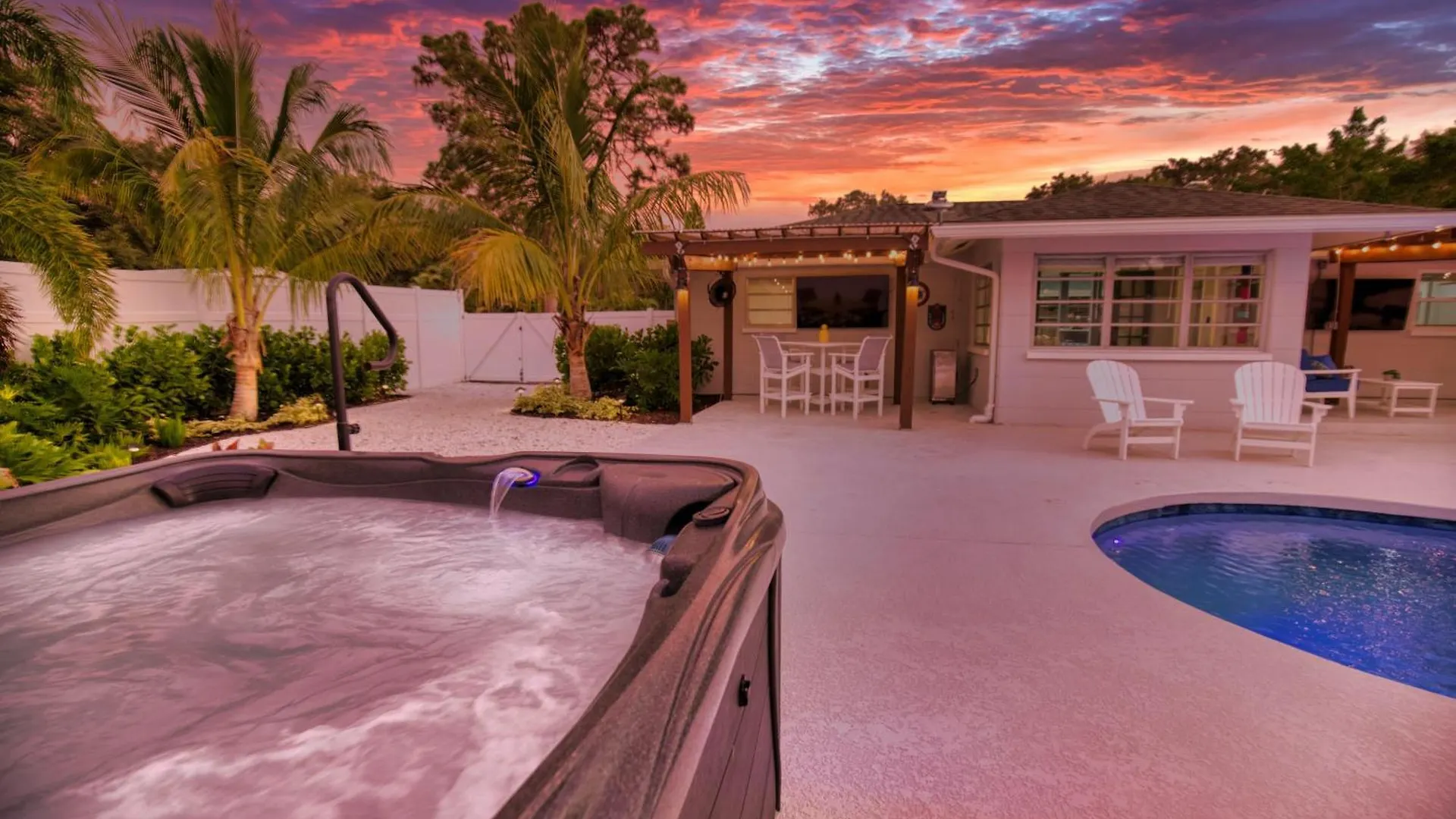 Tropical Oasis, Heated Pool, Hot Tub, Near Siesta Key Holiday home Sarasota