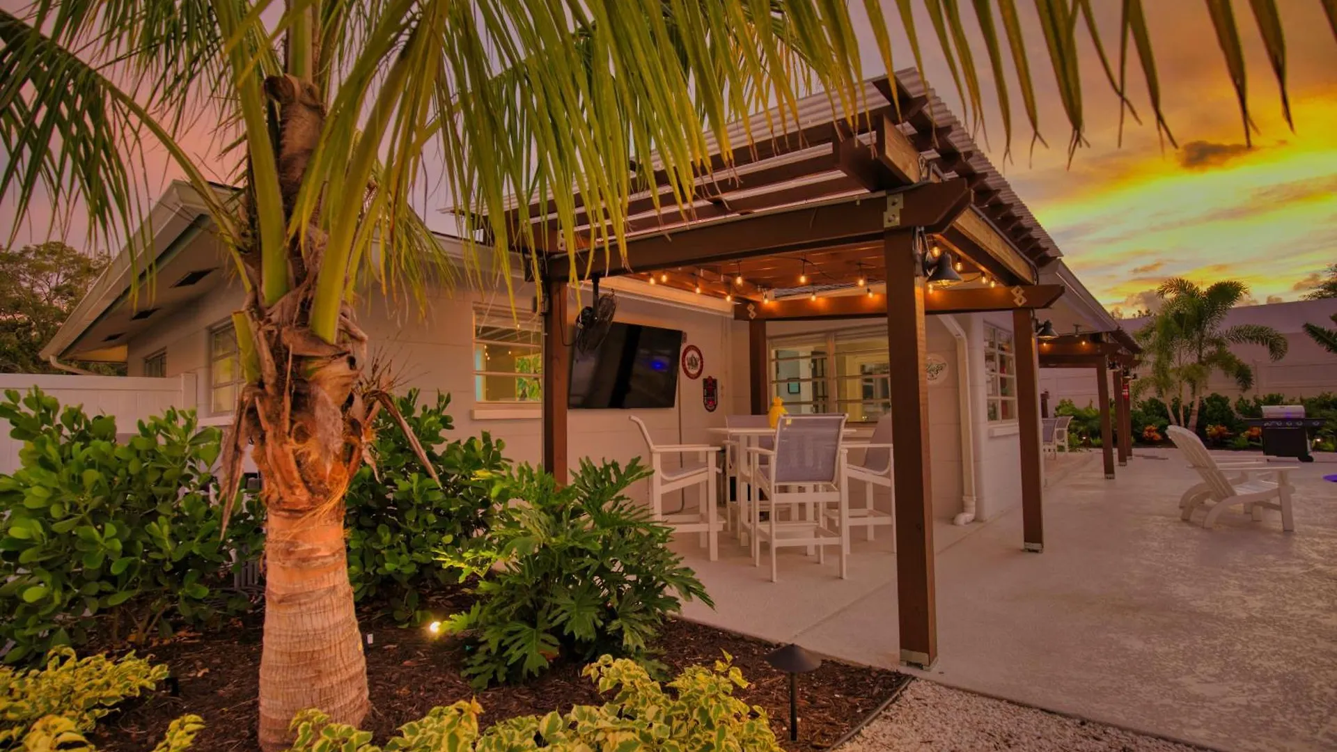Holiday home Tropical Oasis, Heated Pool, Hot Tub, Near Siesta Key *