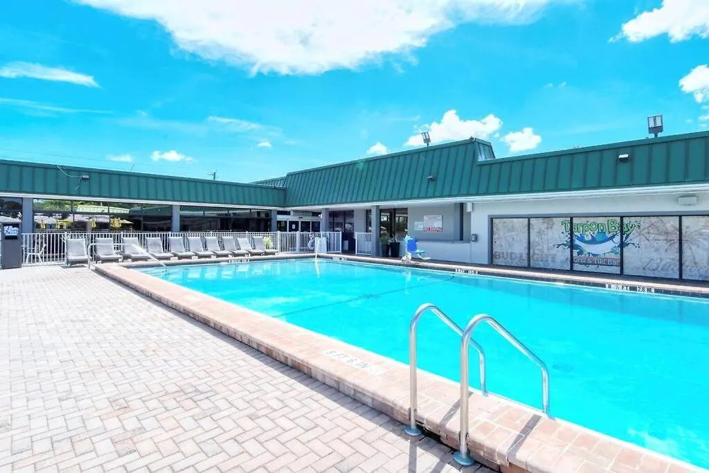 Waterfront, Pool, Tiki Bar & Grill, Gym, Location! Apartment