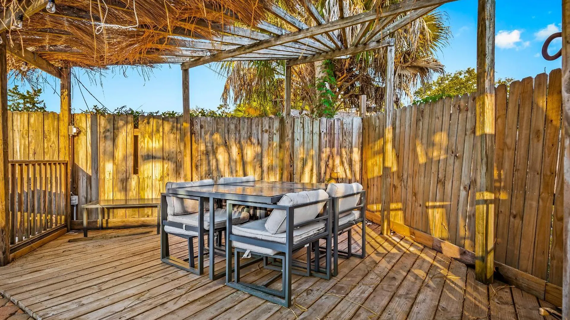 Coastal W Amazing Courtyard - Splash Pad! *