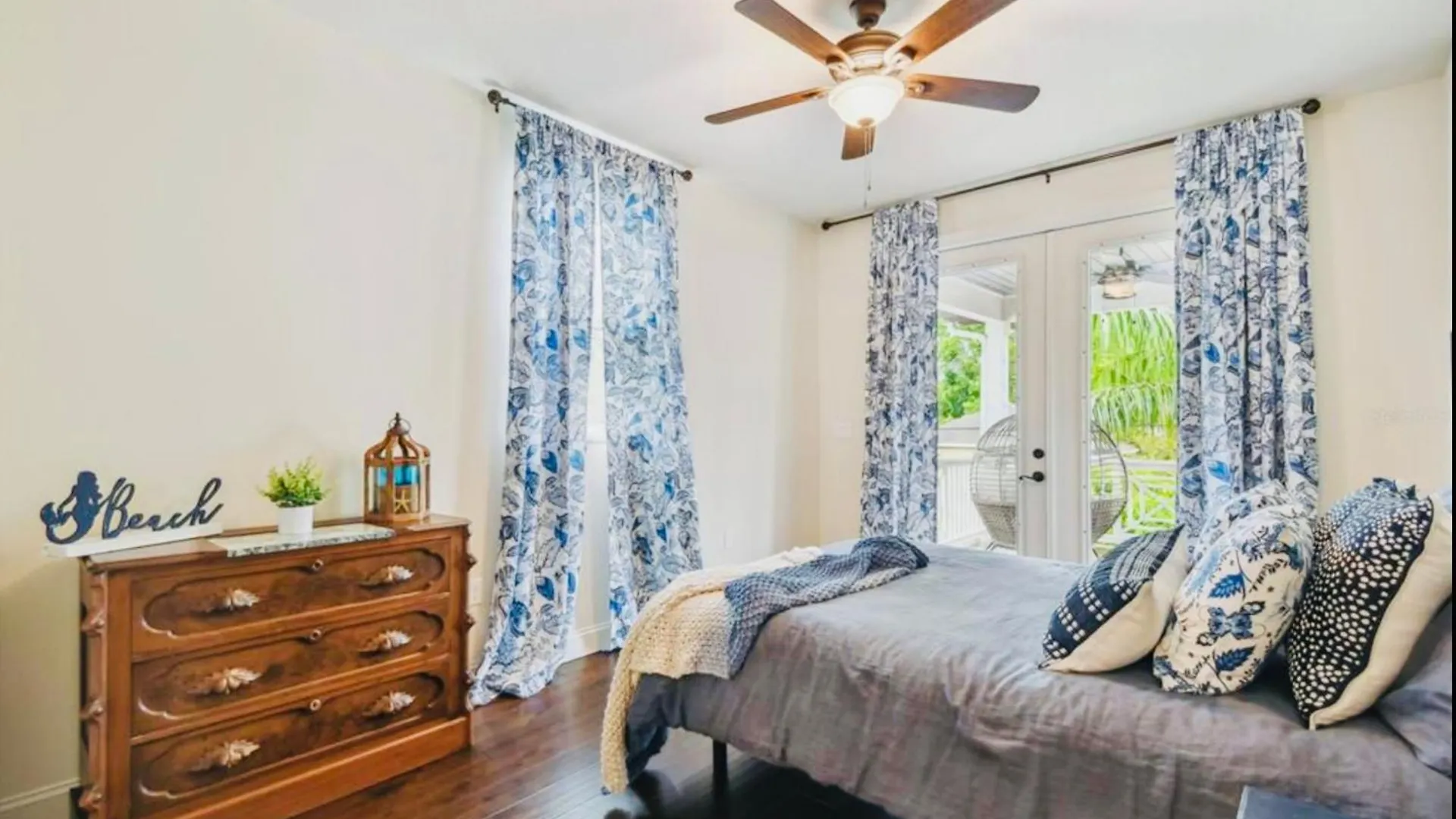 Downtown Pet-friendly @ The Park Home-635 Holiday home